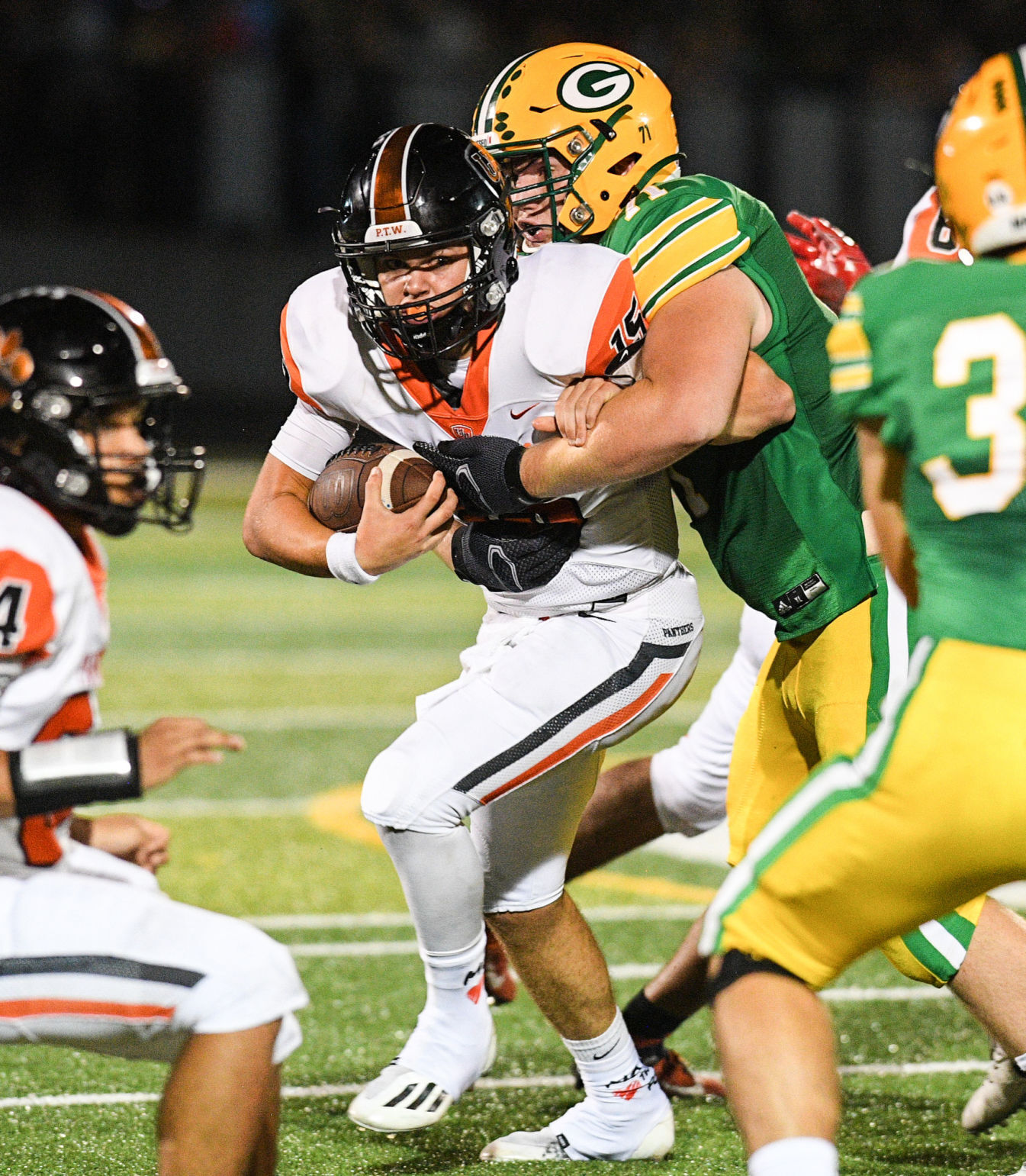 091021-qc-spt-ut-geneseo-fball-024